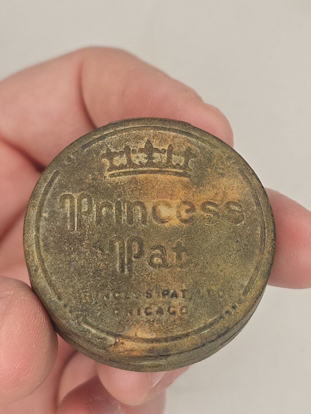 VTG 1920 Compact Princess Pat Rouge Tin Gold Metal Tiny 1½ inch,no mirror or pad